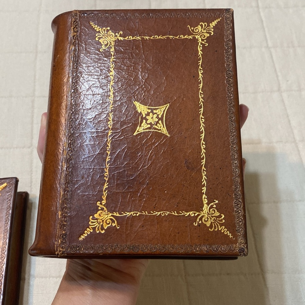 Leather “Book” with Gold Leaf Box - Picture 8 of 9